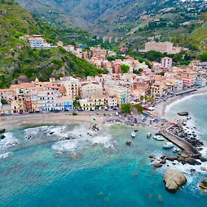 Hostel House, Giardini Naxos